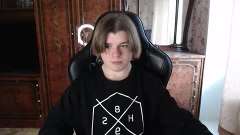 Max online show from December 15, 2025, 11:14 am