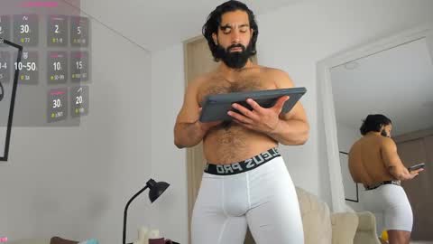 Snapshot of maxstrong01 chatting on September 19, 2025, 12:34 am Max online show from September 19, 2025, 12:34 am