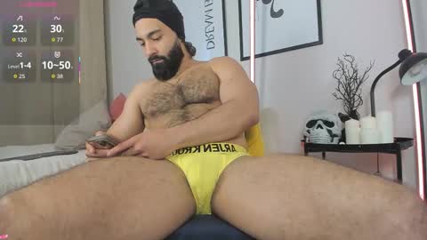 Snapshot of maxstrong01 chatting on October 19, 2025, 3:45 pm Max online show from October 19, 2025, 3:45 pm