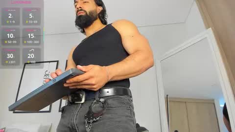 Snapshot of maxstrong01 chatting on October 28, 2025, 3:25 pm Max online show from October 28, 2025, 3:25 pm