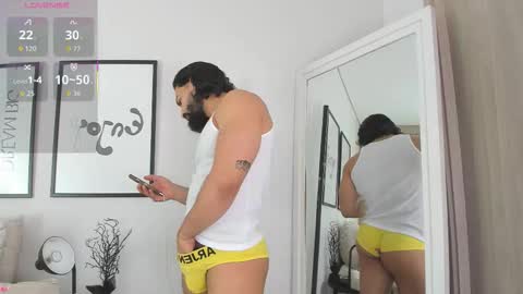 Snapshot of maxstrong01 chatting on November 18, 2025, 3:27 pm Max online show from November 18, 2025, 3:27 pm