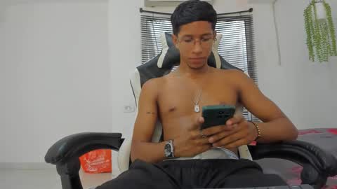 maxvibe420 online show from September 16, 2025, 8:32 pm