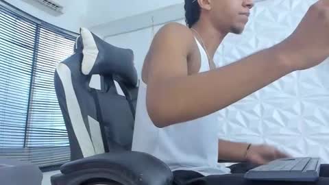 maxvibe420 online show from September 17, 2025, 1:24 pm