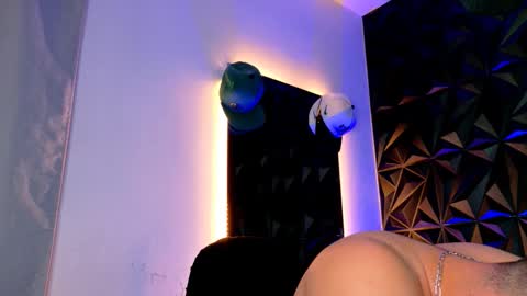 MAX online show from October 15, 2025, 11:38 pm