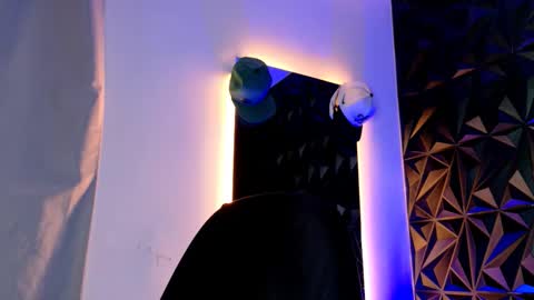 MAX online show from October 23, 2025, 10:19 pm