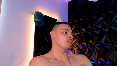 MAX online show from October 30, 2025, 10:10 pm