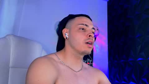 MAX online show from February 3, 2026, 11:10 pm