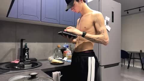 Max online show from September 26, 2025, 1:53 am