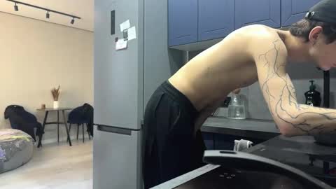 Max online show from October 3, 2025, 5:26 am