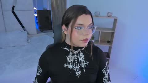 Maxine Minx online show from November 19, 2025, 2:00 am