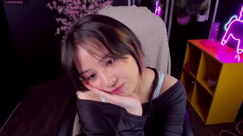 Snapshot of may_lings chatting on May 6, 2026, 10:53 am may_lings online show from May 6, 2026, 10:53 am