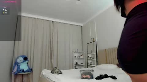 Mia online show from April 23, 2026, 4:35 am