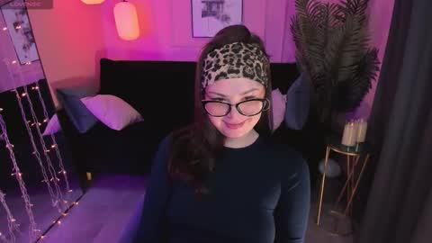 Snapshot of maya___muse chatting on February 22, 2026, 2:04 pm Maya online show from February 22, 2026, 2:04 pm