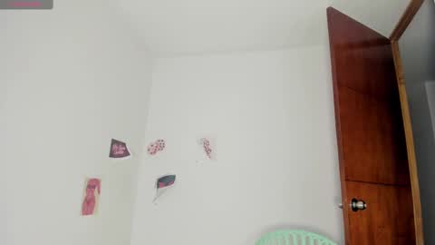 Snapshot of maya_graham_ chatting on September 15, 2025, 2:33 am Maya online show from September 15, 2025, 2:33 am