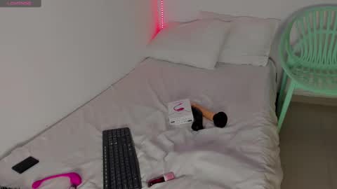 Snapshot of maya_graham_ chatting on September 30, 2025, 5:01 am Maya online show from September 30, 2025, 5:01 am