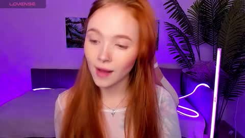 Snapshot of maya_light chatting on October 14, 2025, 8:26 am Maya online show from October 14, 2025, 8:26 am