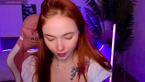 Snapshot of maya_light chatting on October 15, 2025, 2:22 am Maya online show from October 15, 2025, 2:22 am