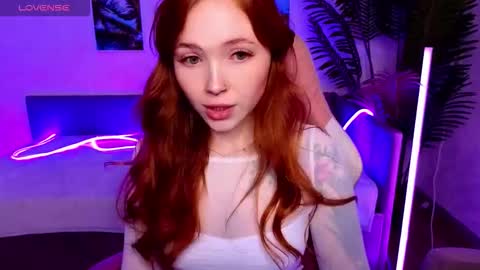 Snapshot of maya_light chatting on October 22, 2025, 2:01 am Maya online show from October 22, 2025, 2:01 am