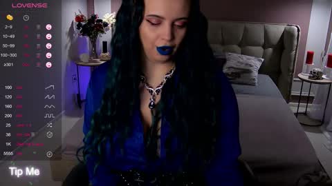 Maya Mils online show from October 8, 2025, 1:14 am