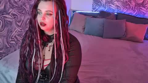 Maya Mils online show from May 18, 2026, 4:07 am
