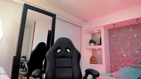 Snapshot of maya_rivers chatting on November 6, 2025, 5:08 am Maya online show from November 6, 2025, 5:08 am