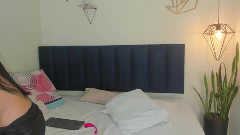 Snapshot of mayaevansmg chatting on December 19, 2025, 12:23 pm SOFIA online show from December 19, 2025, 12:23 pm