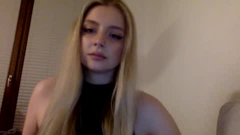 mayaflirt online show from April 30, 2026, 8:37 pm