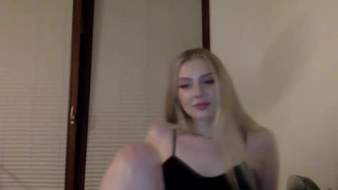 mayaflirt online show from May 5, 2026, 8:28 pm