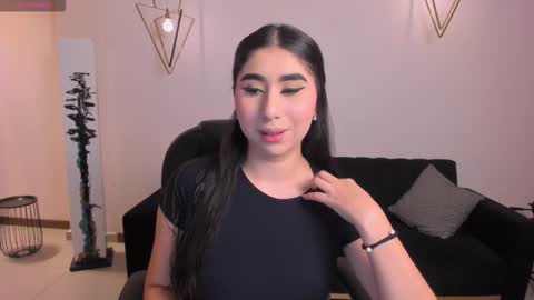 Snapshot of mayamoretti chatting on October 15, 2025, 3:28 am Maya online show from October 15, 2025, 3:28 am