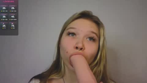 Maya  online show from October 31, 2025, 1:23 pm