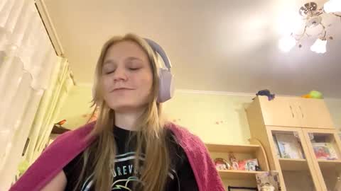 Lola online show from September 25, 2025, 4:21 pm