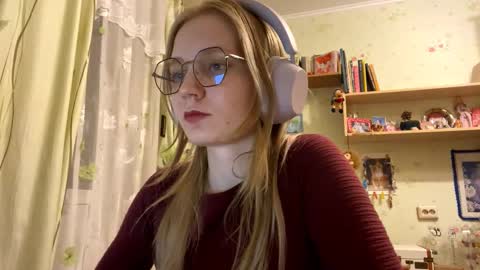 Snapshot of maybelleensminger chatting on September 26, 2025, 3:49 pm Lola online show from September 26, 2025, 3:49 pm