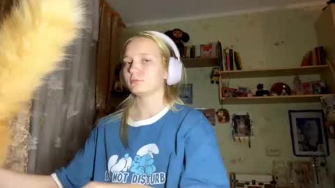 Snapshot of maybelleensminger chatting on October 3, 2025, 4:15 pm Lola online show from October 3, 2025, 4:15 pm