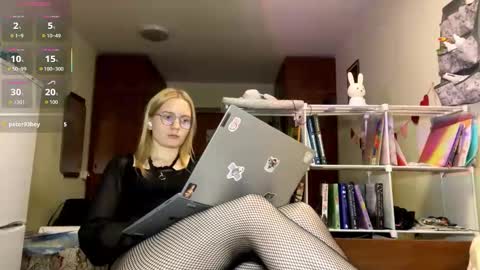 Snapshot of maybelleensminger chatting on November 10, 2025, 4:06 pm Lola online show from November 10, 2025, 4:06 pm