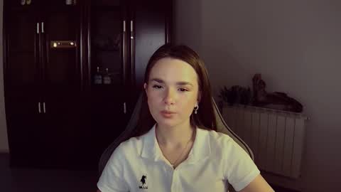 maybloom_ online show from November 14, 2025, 12:26 pm