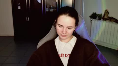 maybloom_ online show from January 8, 2026, 9:11 am