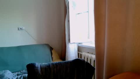 maybloom_ online show from May 15, 2026, 5:14 am