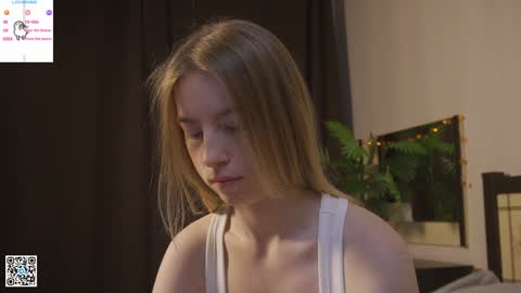 Violet online show from December 15, 2024, 8:25 pm