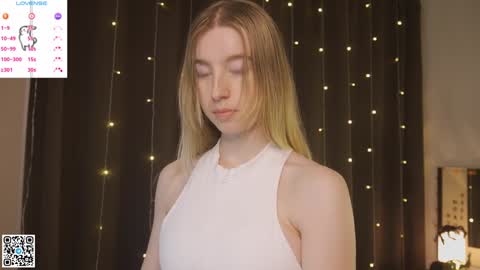 Violet online show from December 29, 2024, 8:26 pm