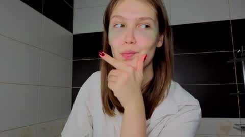 Snapshot of maygoodsell chatting on October 15, 2025, 7:47 pm Ann online show from October 15, 2025, 7:47 pm