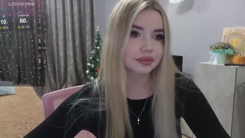 Snapshot of maymallorie chatting on December 12, 2024, 2:33 pm may online show from December 12, 2024, 2:33 pm