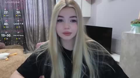 Snapshot of maymallorie chatting on December 13, 2024, 8:09 am may online show from December 13, 2024, 8:09 am