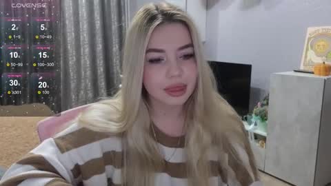 Snapshot of maymallorie chatting on December 29, 2024, 11:08 pm may online show from December 29, 2024, 11:08 pm