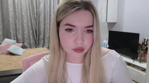 Snapshot of maymallorie chatting on January 18, 2025, 6:21 pm may online show from January 18, 2025, 6:21 pm