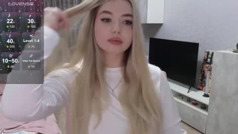 Snapshot of maymallorie chatting on February 2, 2025, 9:13 pm may online show from February 2, 2025, 9:13 pm