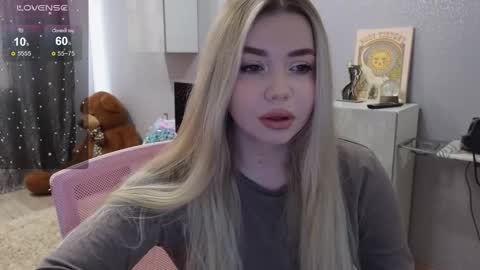 Snapshot of maymallorie chatting on February 5, 2025, 11:55 am may online show from February 5, 2025, 11:55 am