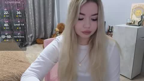 Snapshot of maymallorie chatting on February 19, 2025, 4:22 pm may online show from February 19, 2025, 4:22 pm