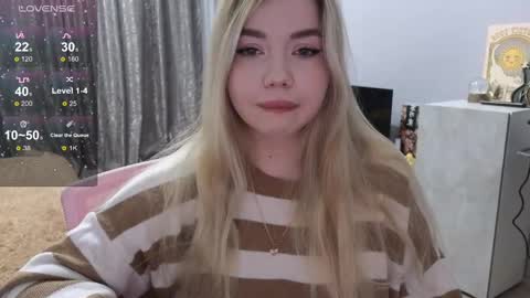 Snapshot of maymallorie chatting on February 25, 2025, 9:24 pm may online show from February 25, 2025, 9:24 pm