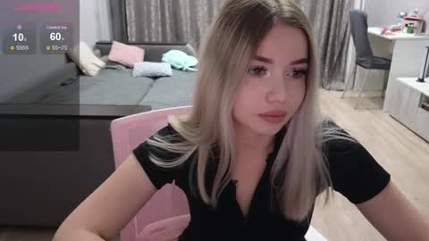 Snapshot of maymallorie chatting on October 7, 2025, 9:01 pm may online show from October 7, 2025, 9:01 pm