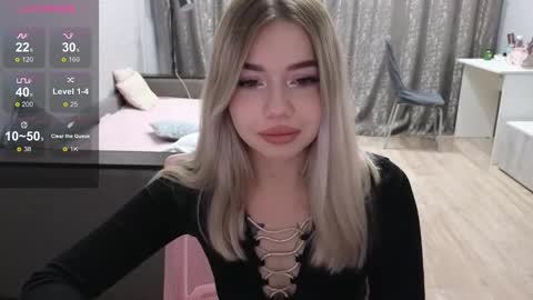 Snapshot of maymallorie chatting on October 9, 2025, 10:19 pm may online show from October 9, 2025, 10:19 pm